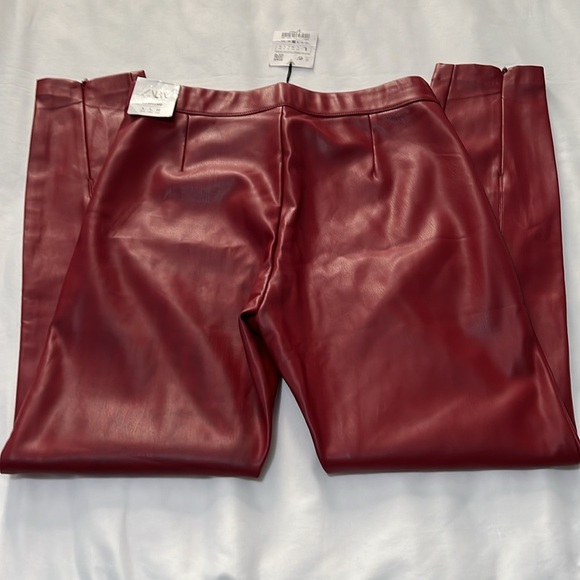 NWT Zara Red Faux Leather Leggings Front Zip Hem - Picture 4 of 9